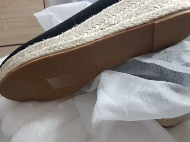 Cuñas negras y beige talla 41