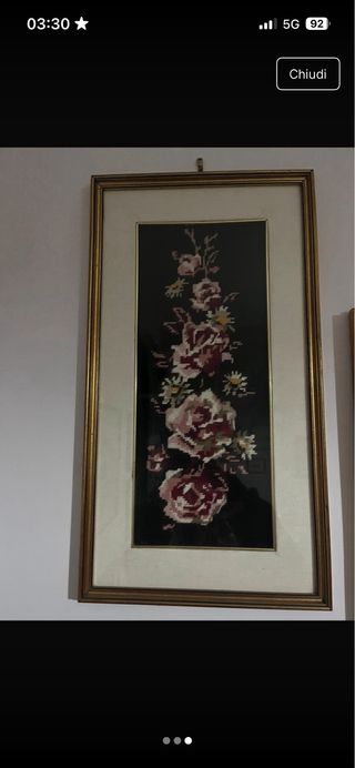 Quadri con fiori ricamati