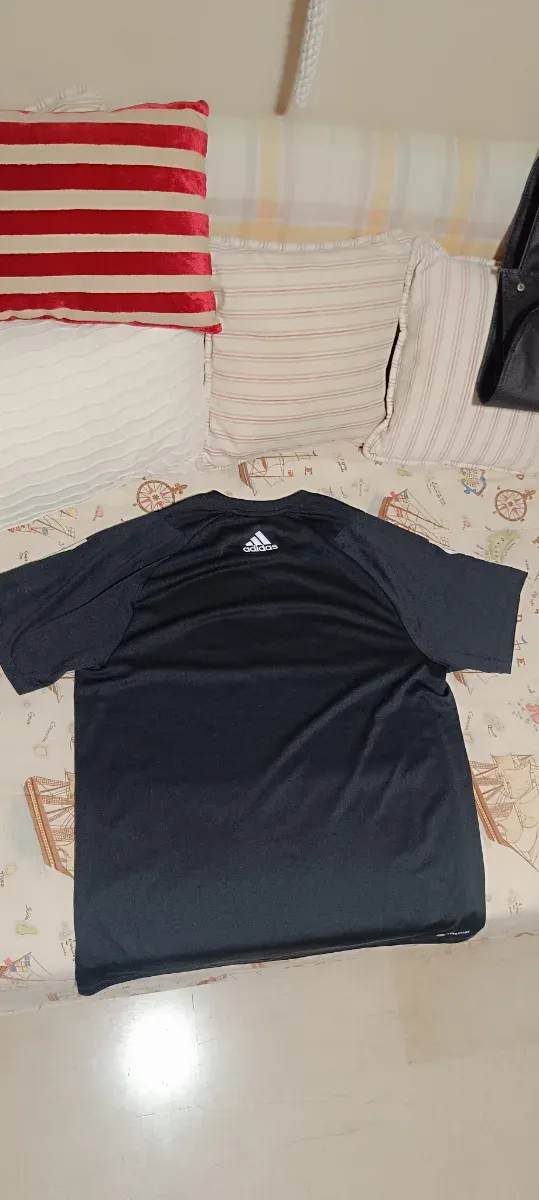Camiseta Adidas Negra super transpirable