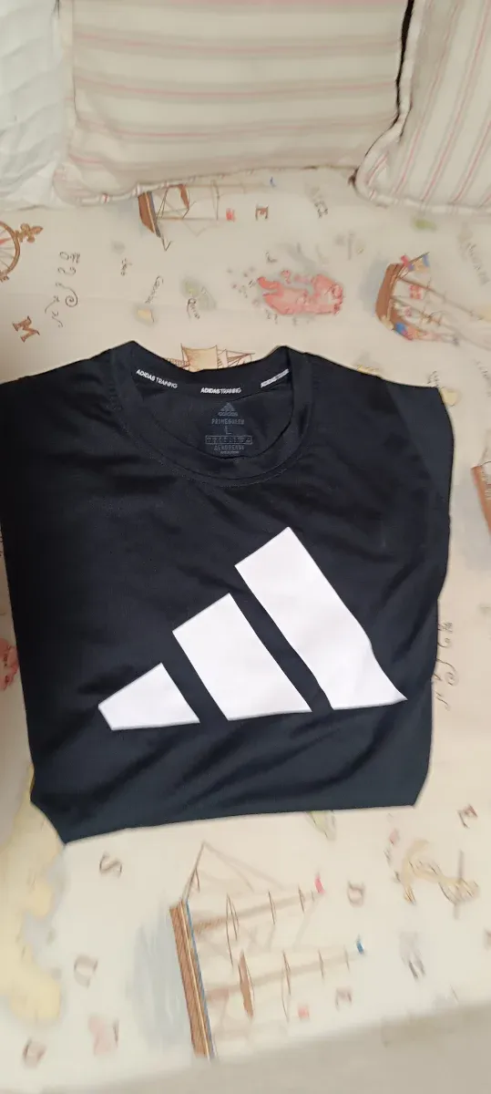 Camiseta Adidas Negra super transpirable