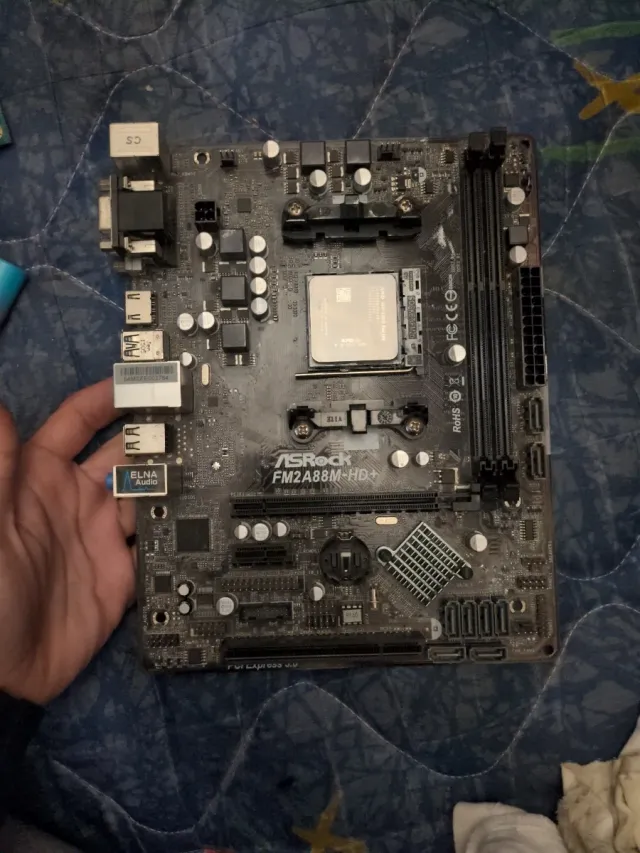 Placa Base ASRock FM2A88M-HD+ con CPU AMD A10-5800