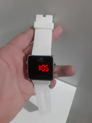 Reloj Adidas LED Blanco y Negro