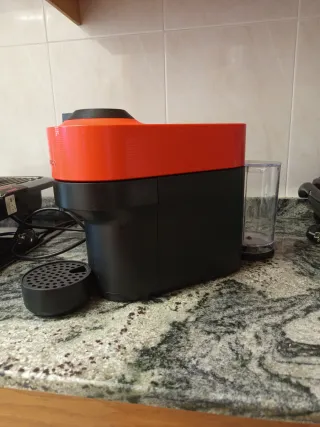 Cafetera Nespresso Naranja y Negra