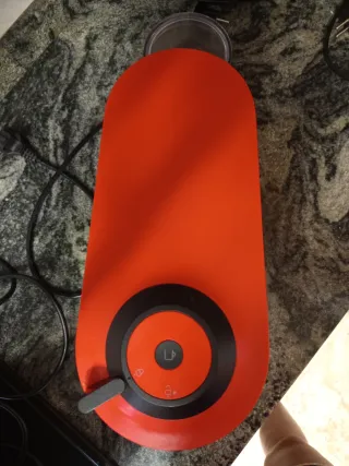 Cafetera Nespresso Naranja y Negra