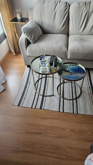 Tavoli ausiliari dorati in cristallo e metallo