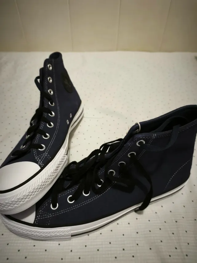 Zapatillas Converse Altas y Moradas