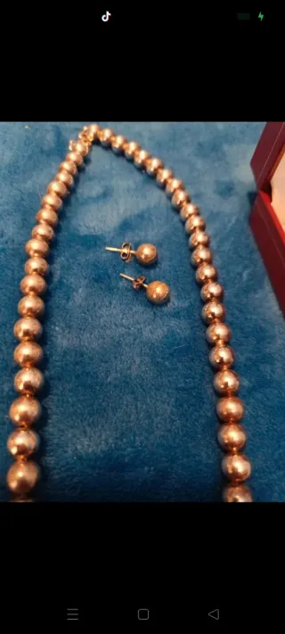 Collar y pendientes de plata.