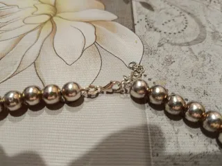 Collar y pendientes de plata.