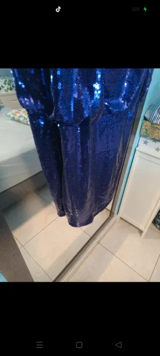 Vestido fiesta lentejuelas Naf Naf morado.