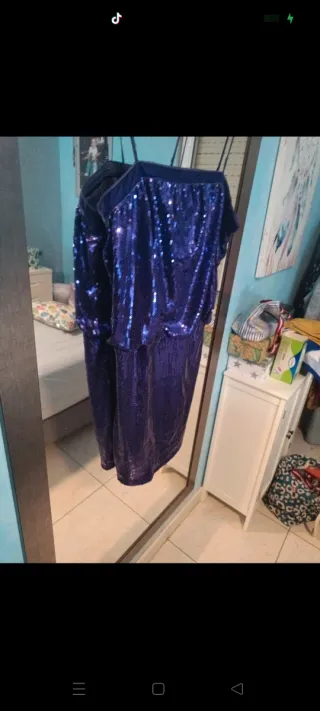 Vestido fiesta lentejuelas Naf Naf morado.