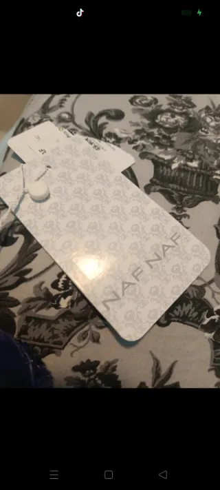 Vestido fiesta lentejuelas Naf Naf morado.