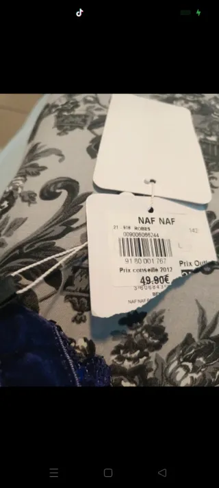 Vestido fiesta lentejuelas Naf Naf morado.