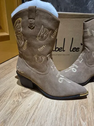 Botas Anabel Lee Talla 41 Beige con Bordados