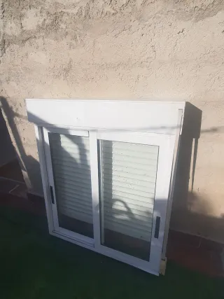 Ventana aluminio corredera con persiana