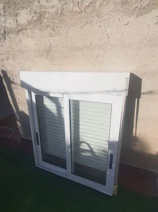Ventana aluminio corredera con persiana