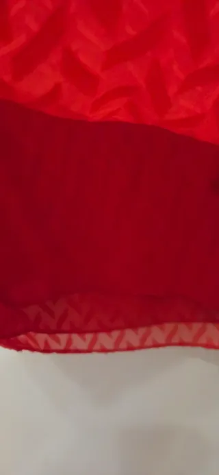 Blusa YAS roja con textura