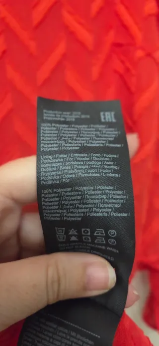 Blusa YAS roja con textura