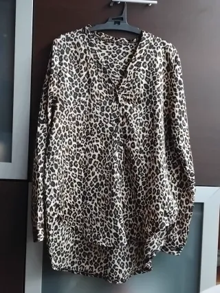Blusa manga larga estampado animal print