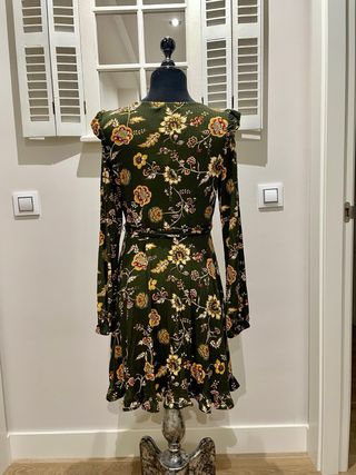 Vestido verde floral manga larga volante