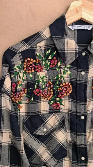 REBAJADA HOY! Camisa Zara cuadros bordada pedrería