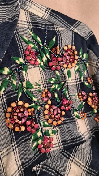 REBAJADA HOY! Camisa Zara cuadros bordada pedrería