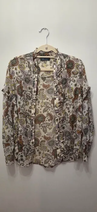 Blusa estampada con volantes