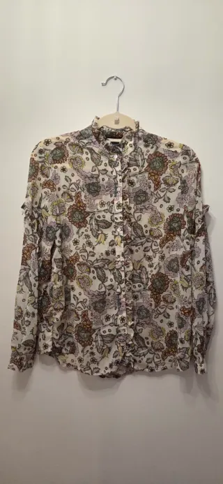 Blusa estampada con volantes