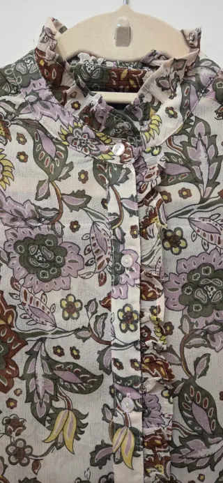 Blusa estampada con volantes