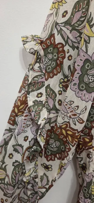 Blusa estampada con volantes