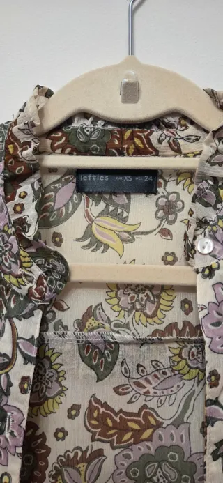 Blusa estampada con volantes