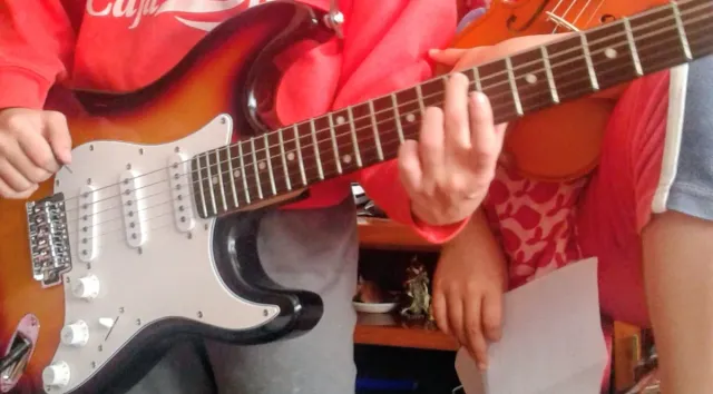 Guitarra Eléctrica Sunburst