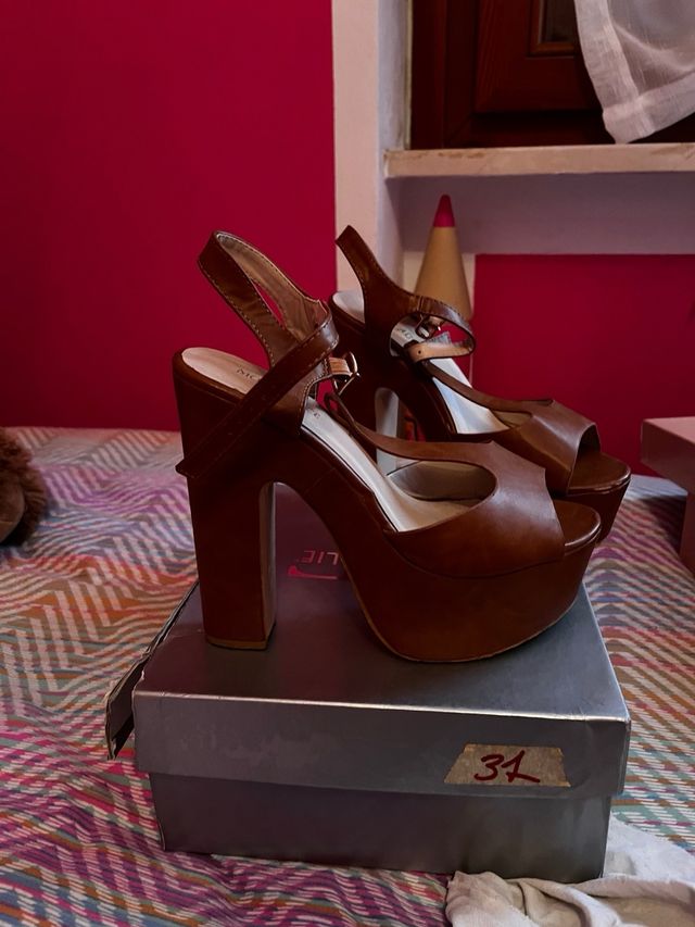 Sandali eleganti blu con plateau