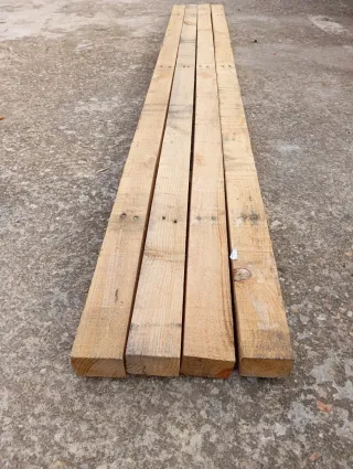 Listones, vigas, puntales de madera