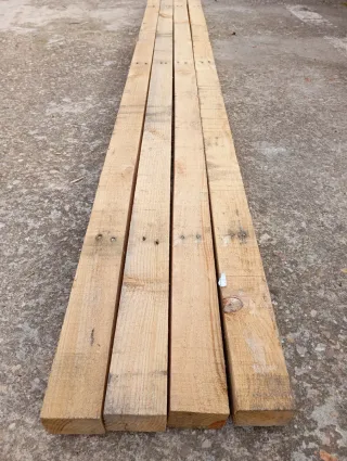 Listones, vigas, puntales de madera