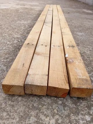 Listones, vigas, puntales de madera