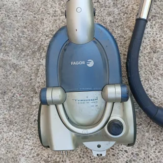 Aspiradora Fagor con accesorios