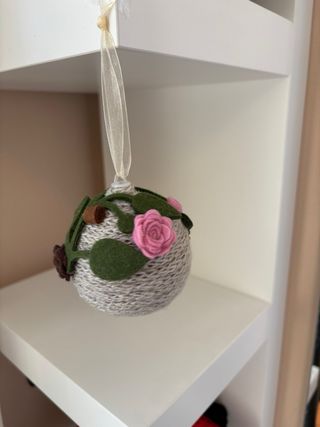 Pallina Natalizia Fatta a Mano con Rose
