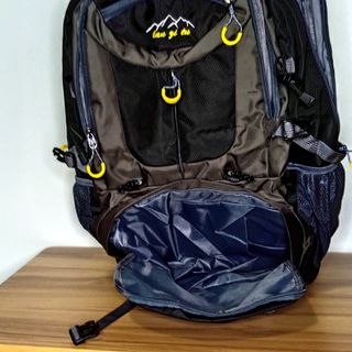 Mochila de senderismo 60L – Impermeable y nueva