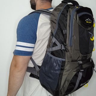 Mochila de senderismo 60L – Impermeable y nueva