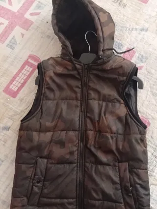 Chaleco acolchado camuflaje