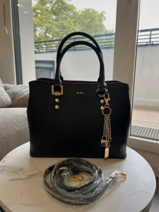 Bolso ALDO Negro con detalles dorados