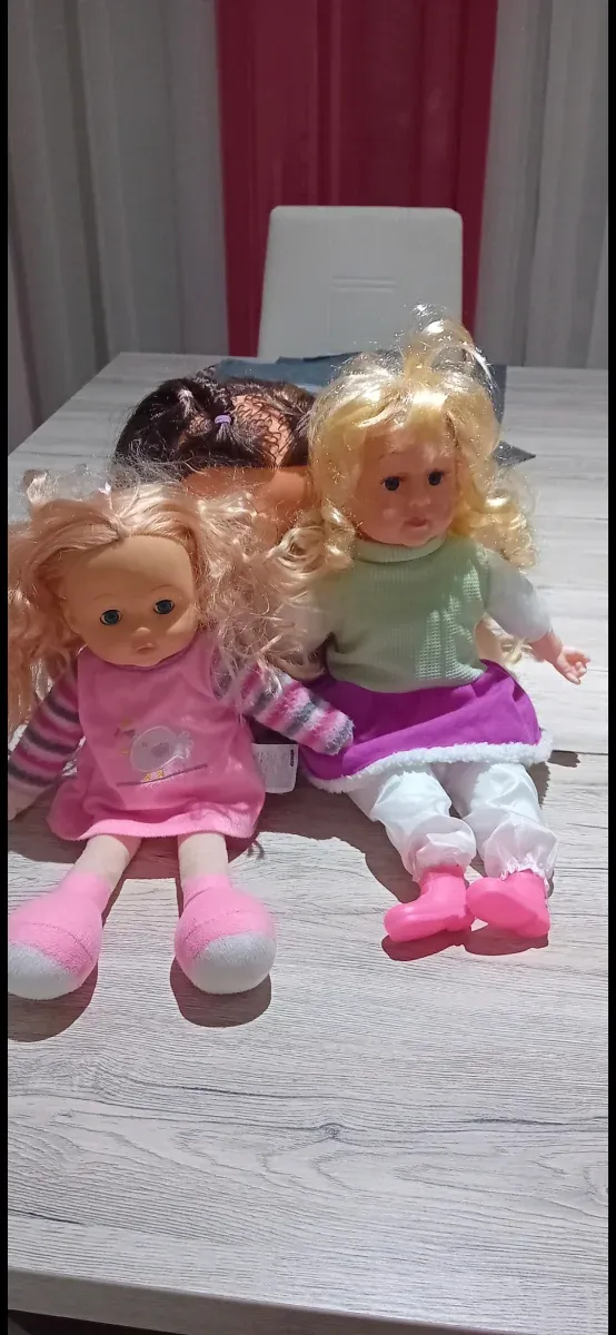 Oso con passeggino e treno giocattolo