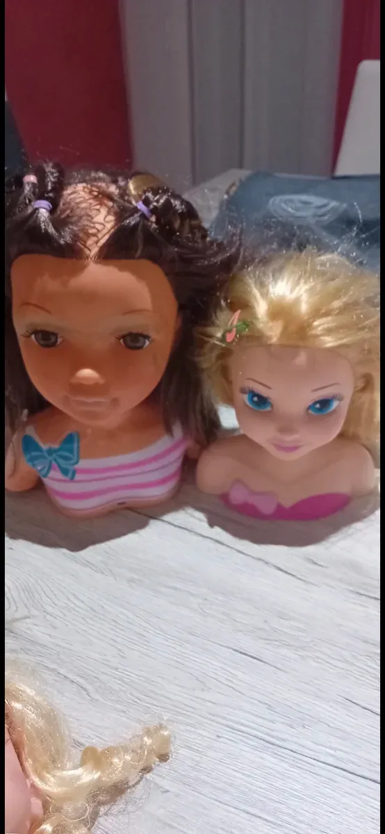 Oso con passeggino e treno giocattolo