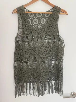 Top de encaje verde oliva