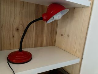 Lámpara de mesa flexo vintage roja