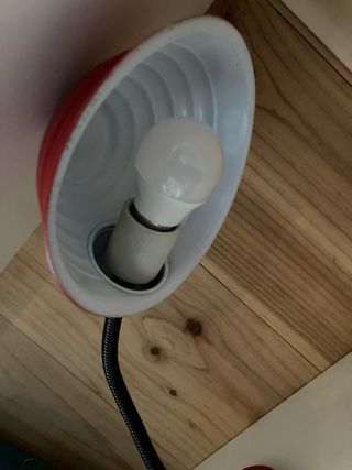 Lámpara de mesa flexo vintage roja