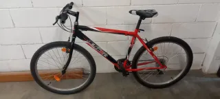 2 Bici Mountain Bike Rosse e Nere