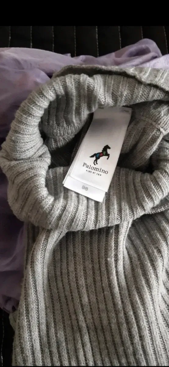 Abito per bambina con collo alto e gonna voluminosa