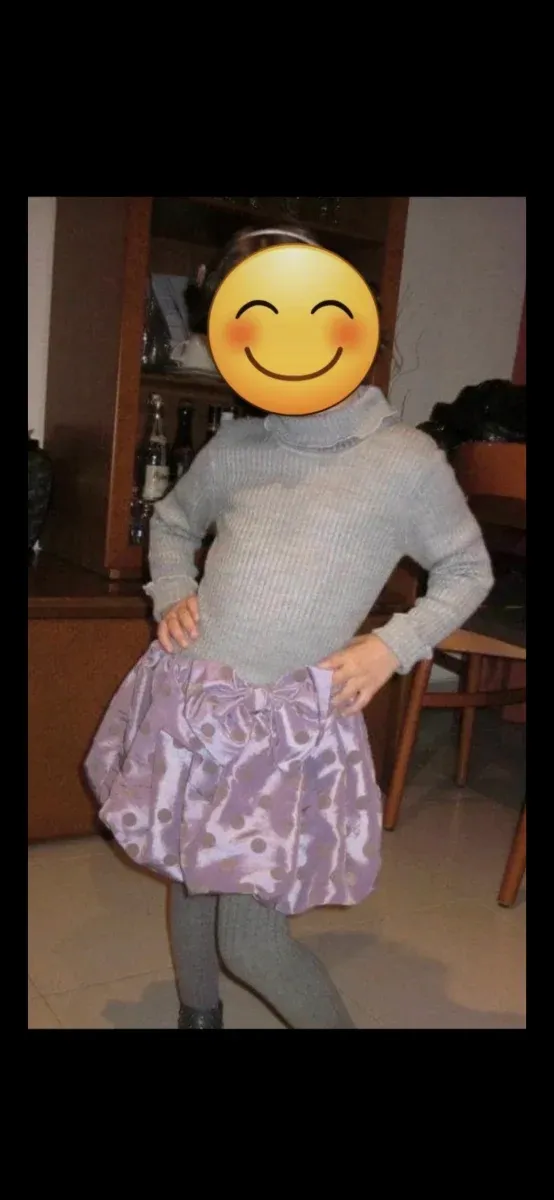 Abito per bambina con collo alto e gonna voluminosa