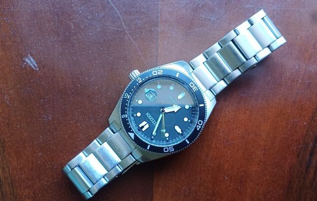 Reloj Citizen Eco-Drive Negro y Plateado